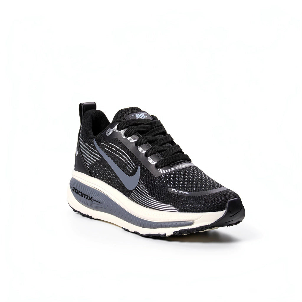 Tênis Nike Vomero 18