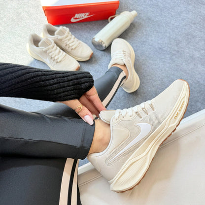 Tênis Nike Zoom Revolution Feminino